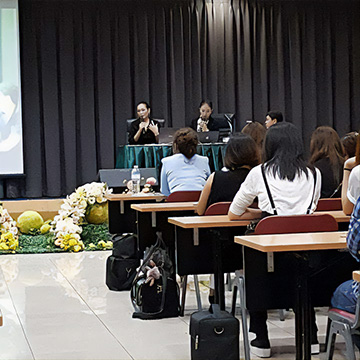 บรรยายเกี่ยวกับความสะอาดในงานสักและกรรมการในการสอบใบรับรอง,🇹🇭 Human Capital Development Center Suan Dusit University,