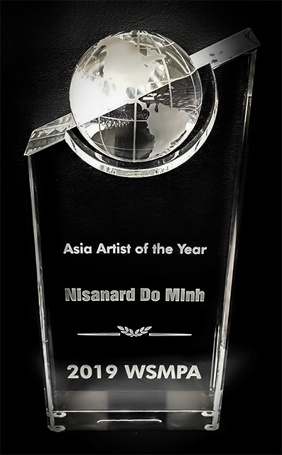 🥇 รางวัลชนะเลิศ “Asia Artist of the Year” (เอเชียคนแรกของโลก),World Scalp Micropigmentation Awards,Orlando, Florida, USA