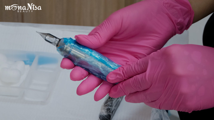 พันหรือหุ้มเครื่องสักด้วย แบริเออร์ฟิล์ม Barrier Film | MonaNisa Beauty | Bangkok, Thailand